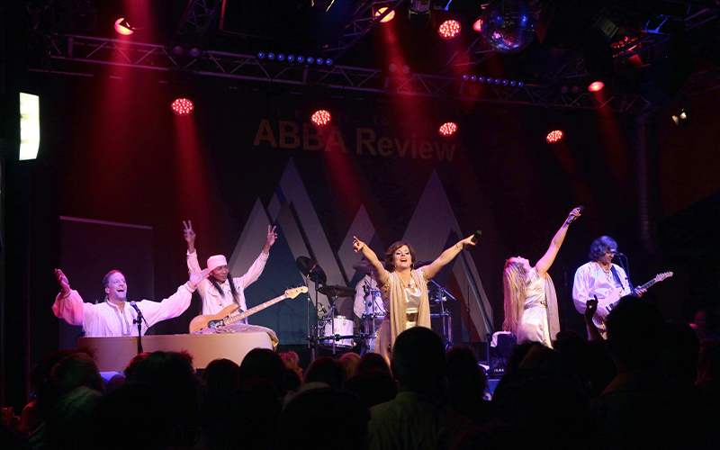 Sommer Open Air: WATERLOO – The ABBA Show mit den 4 Swedes - am 2. August im Scheunenviertel in Wunstorf Steinhude.