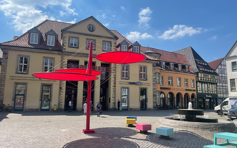 Die Sommer werden immer heißer, besonders die versiegelten Innenstädte überhitzen.