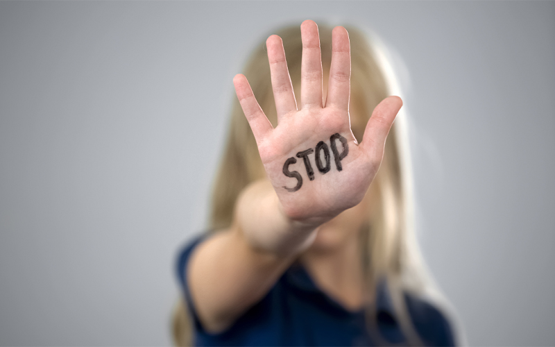 Die Polizeiinspektion Hameln-Pyrmont/ Holzminden informiert mit dem "Weißen Ring e.V." gemeinsam zum Thema "Digitale Gewalt in Beziehungen".